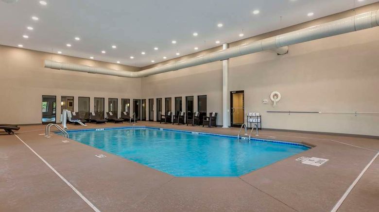<b>Comfort Suites Pool</b>. Images powered by <a href="https://iceportal.shijigroup.com/" title="IcePortal" target="_blank">IcePortal</a>.