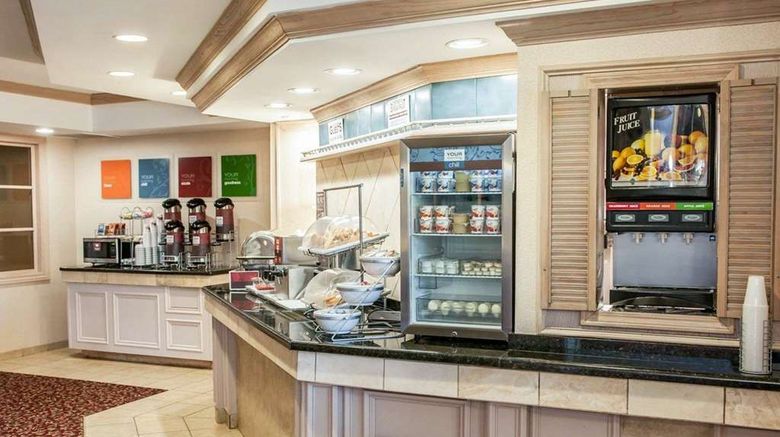 <b>Comfort Suites Restaurant</b>. Images powered by <a href="https://iceportal.shijigroup.com/" title="IcePortal" target="_blank">IcePortal</a>.