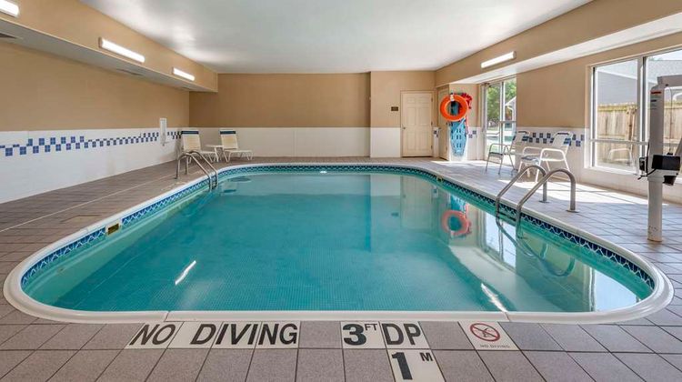 Comfort Suites Terre Haute Pool