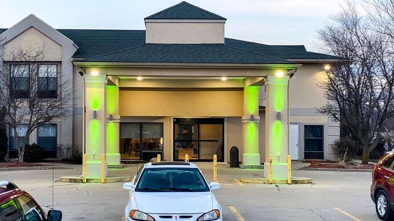 <b>Quality Inn Michigan City Exterior</b>. Images powered by <a href="https://iceportal.shijigroup.com/" title="IcePortal" target="_blank">IcePortal</a>.
