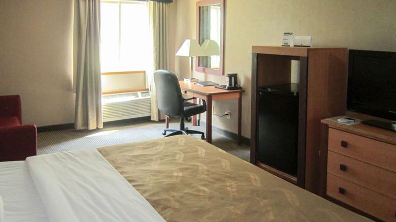 <b>Quality Inn Room</b>. Images powered by <a href="https://iceportal.shijigroup.com/" title="IcePortal" target="_blank">IcePortal</a>.