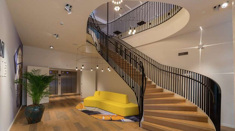 Hampton by Hilton Antwerp Central Station Lobby. Images powered by <a href="https://iceportal.shijigroup.com" target="_blank" rel="noopener">Ice Portal</a>.