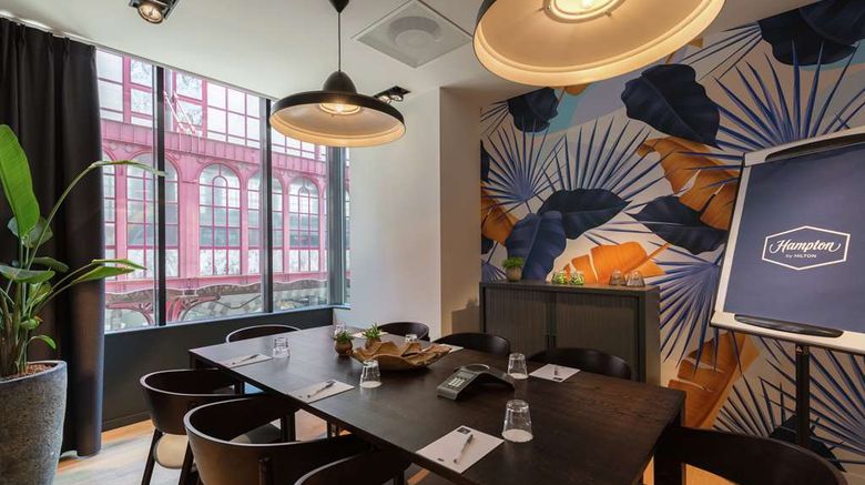 <b>Hampton by Hilton Antwerp Central Station Meeting</b>. Images powered by <a href="https://iceportal.shijigroup.com/" title="IcePortal" target="_blank">IcePortal</a>.