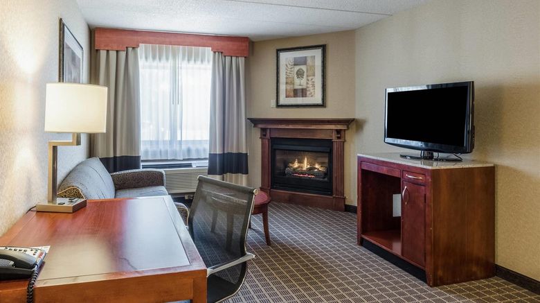 <b>Comfort Inn and Suites West Springfield Suite</b>. Images powered by <a href="https://iceportal.shijigroup.com/" title="IcePortal" target="_blank">IcePortal</a>.