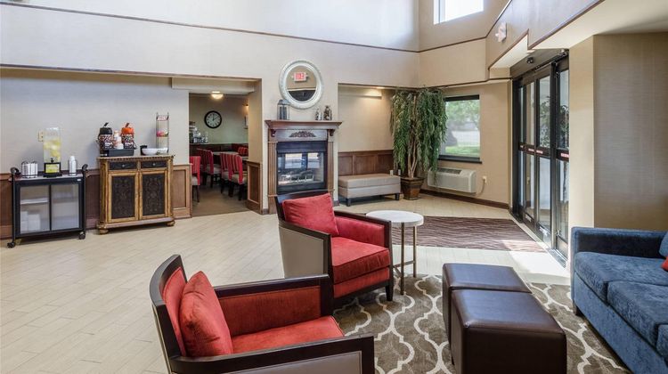 Comfort Inn and Suites West Springfield Lobby