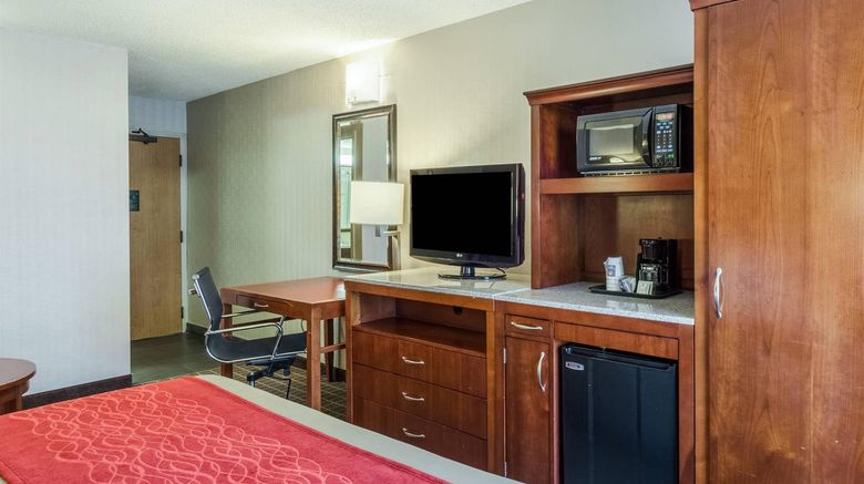 <b>Comfort Inn and Suites West Springfield Room</b>. Images powered by <a href="https://iceportal.shijigroup.com/" title="IcePortal" target="_blank">IcePortal</a>.