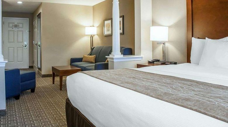 <b>Comfort Inn & Suites Suite</b>. Images powered by <a href="https://iceportal.shijigroup.com/" title="IcePortal" target="_blank">IcePortal</a>.