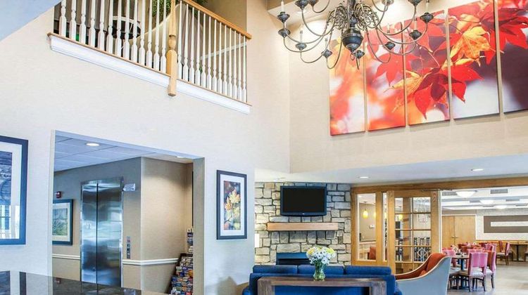 Comfort Inn & Suites Lobby