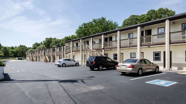 Econo Lodge Hotel Yarmouth Exterior