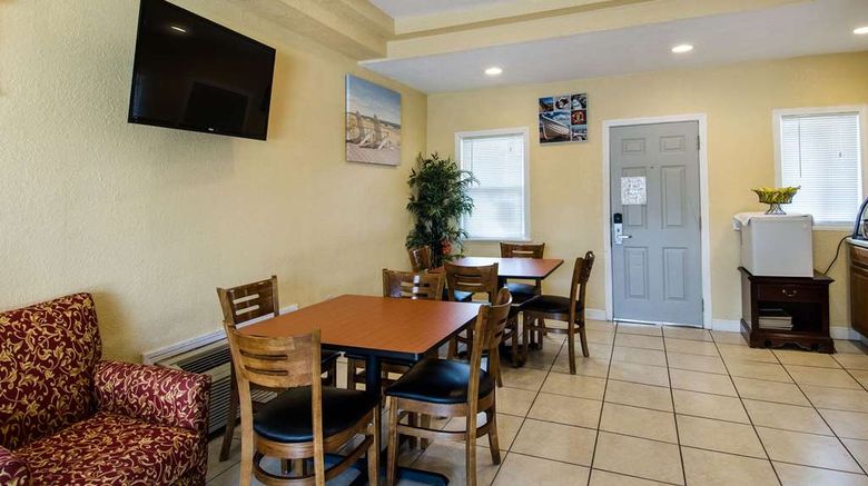 <b>Econo Lodge Hotel Yarmouth Restaurant</b>. Images powered by <a href="https://iceportal.shijigroup.com/" title="IcePortal" target="_blank">IcePortal</a>.