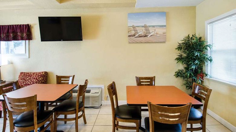 <b>Econo Lodge Hotel Yarmouth Restaurant</b>. Images powered by <a href="https://iceportal.shijigroup.com/" title="IcePortal" target="_blank">IcePortal</a>.