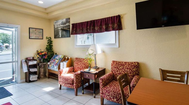 <b>Econo Lodge Hotel Yarmouth Lobby</b>. Images powered by <a href="https://iceportal.shijigroup.com/" title="IcePortal" target="_blank">IcePortal</a>.