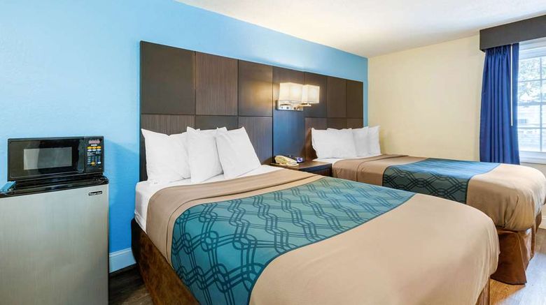 <b>Econo Lodge Hotel Yarmouth Room</b>. Images powered by <a href="https://iceportal.shijigroup.com/" title="IcePortal" target="_blank">IcePortal</a>.