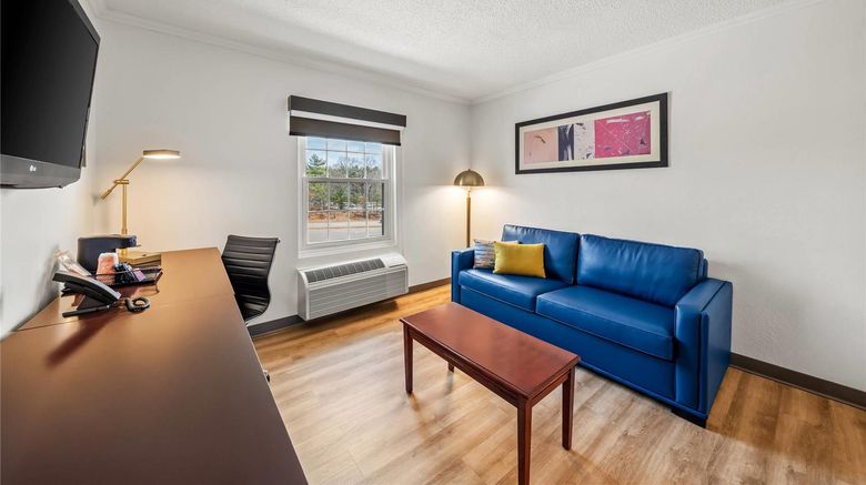<b>Comfort Inn Foxboro - Mansfield Suite</b>. Images powered by <a href="https://iceportal.shijigroup.com/" title="IcePortal" target="_blank">IcePortal</a>.
