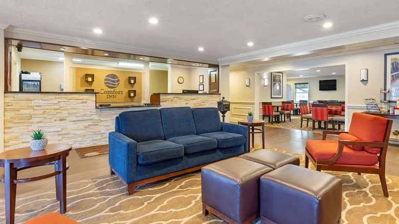 <b>Comfort Inn Auburn-Worcester Lobby</b>. Images powered by <a href="https://iceportal.shijigroup.com/" title="IcePortal" target="_blank">IcePortal</a>.