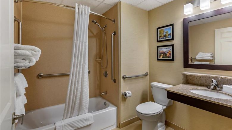 <b>Comfort Inn Room</b>. Images powered by <a href="https://iceportal.shijigroup.com/" title="IcePortal" target="_blank">IcePortal</a>.