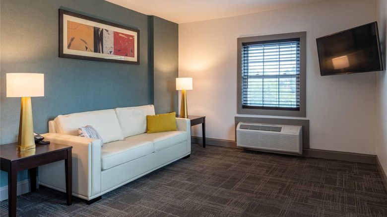 <b>Comfort Inn Suite</b>. Images powered by <a href="https://iceportal.shijigroup.com/" title="IcePortal" target="_blank">IcePortal</a>.