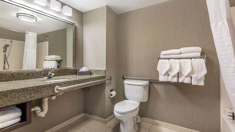 Comfort Inn & Suites Logan Intl Apt Room