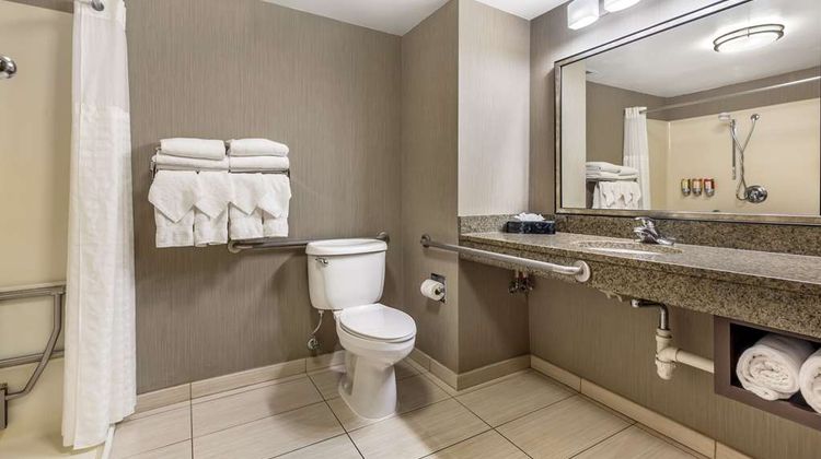 Comfort Inn & Suites Logan Intl Apt Room