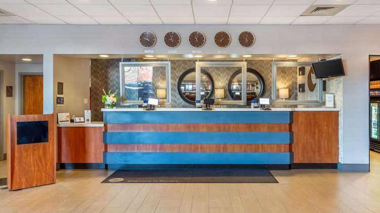 Comfort Inn & Suites Logan Intl Apt Lobby