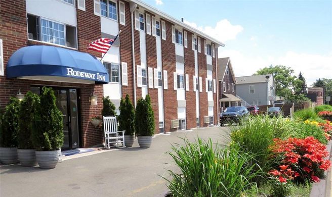 Rodeway Inn Exterior