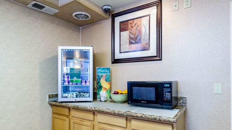 <b>Quality Inn Chicopee-Springfield Restaurant</b>. Images powered by <a href="https://iceportal.shijigroup.com/" title="IcePortal" target="_blank">IcePortal</a>.