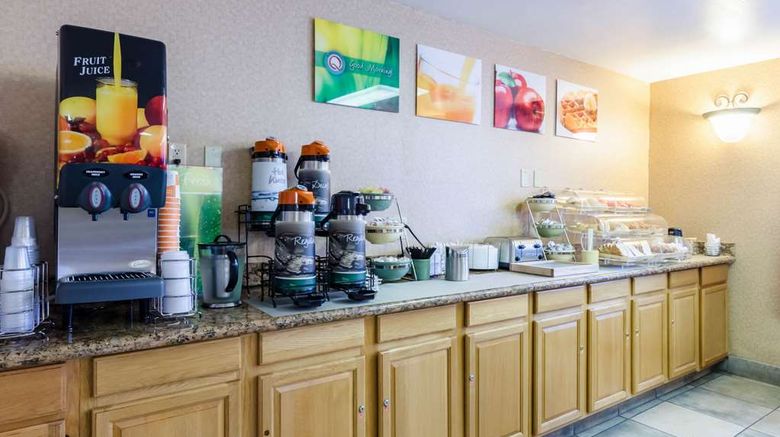 <b>Quality Inn Chicopee-Springfield Restaurant</b>. Images powered by <a href="https://iceportal.shijigroup.com/" title="IcePortal" target="_blank">IcePortal</a>.