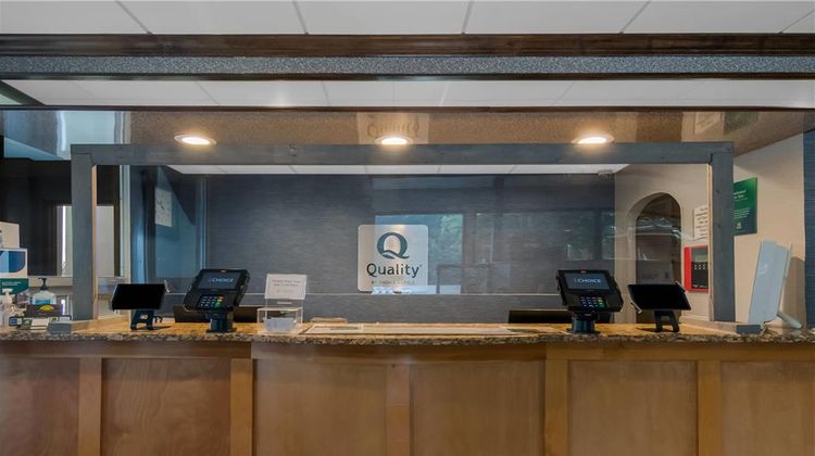 Quality Inn Westfield Lobby