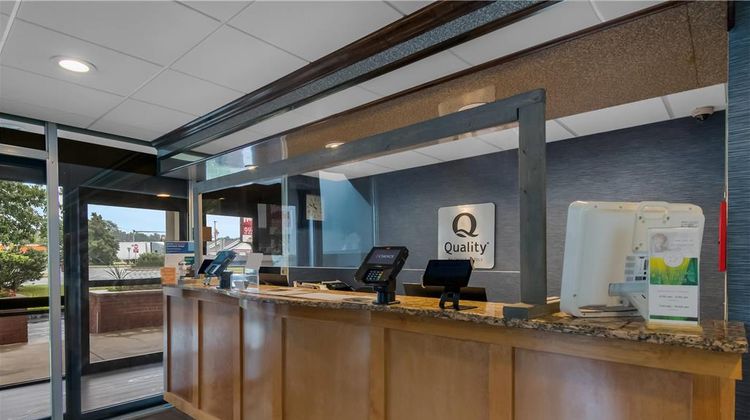 Quality Inn Westfield Lobby