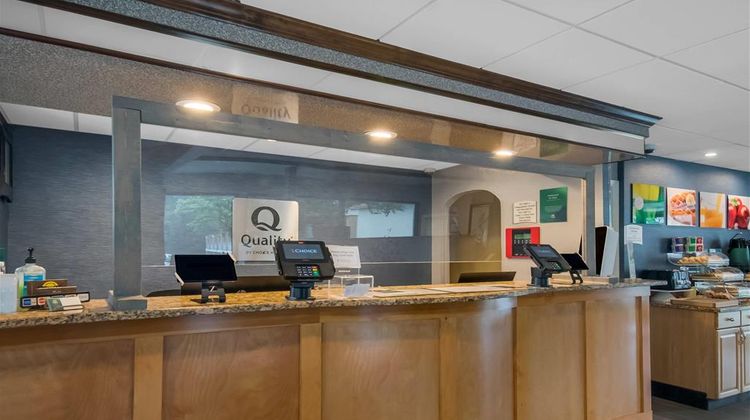Quality Inn Westfield Lobby