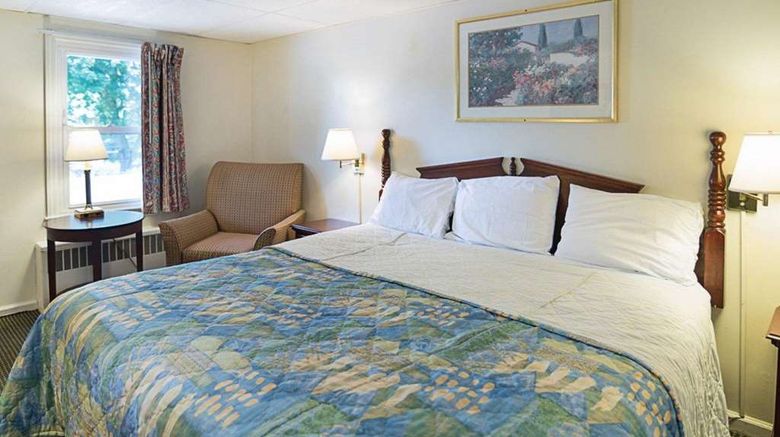<b>Econo Lodge Room</b>. Images powered by <a href="https://iceportal.shijigroup.com/" title="IcePortal" target="_blank">IcePortal</a>.