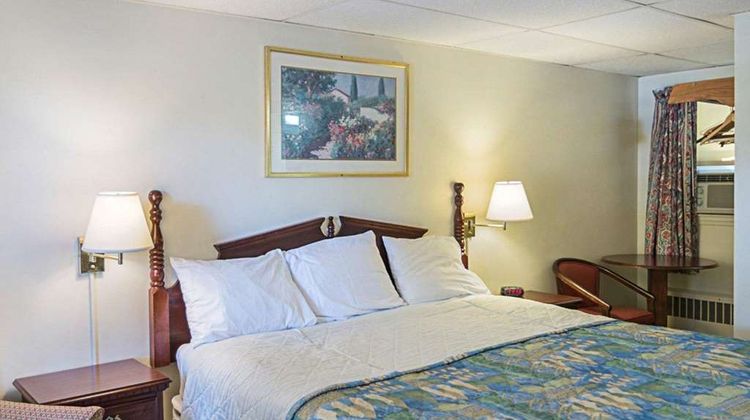 Econo Lodge Room
