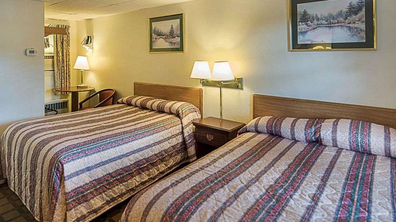 <b>Econo Lodge Suite</b>. Images powered by <a href="https://iceportal.shijigroup.com/" title="IcePortal" target="_blank">IcePortal</a>.
