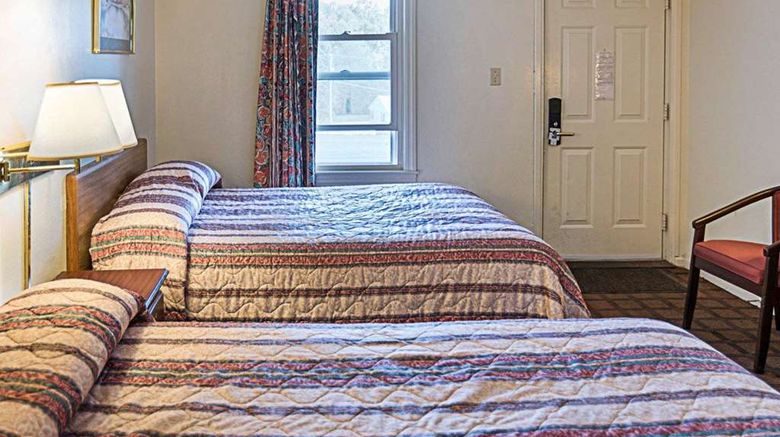 <b>Econo Lodge Suite</b>. Images powered by <a href="https://iceportal.shijigroup.com/" title="IcePortal" target="_blank">IcePortal</a>.