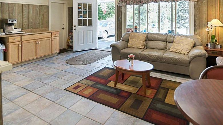 <b>Econo Lodge Lobby</b>. Images powered by <a href="https://iceportal.shijigroup.com/" title="IcePortal" target="_blank">IcePortal</a>.