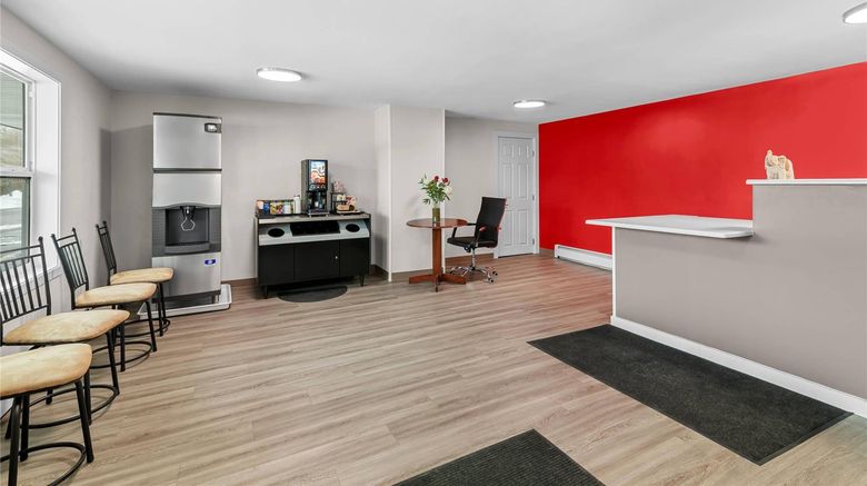 <b>Econo Lodge Lobby</b>. Images powered by <a href="https://iceportal.shijigroup.com/" title="IcePortal" target="_blank">IcePortal</a>.