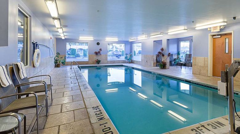 <b>Quality Inn & Suites Pool</b>. Images powered by <a href="https://iceportal.shijigroup.com/" title="IcePortal" target="_blank">IcePortal</a>.