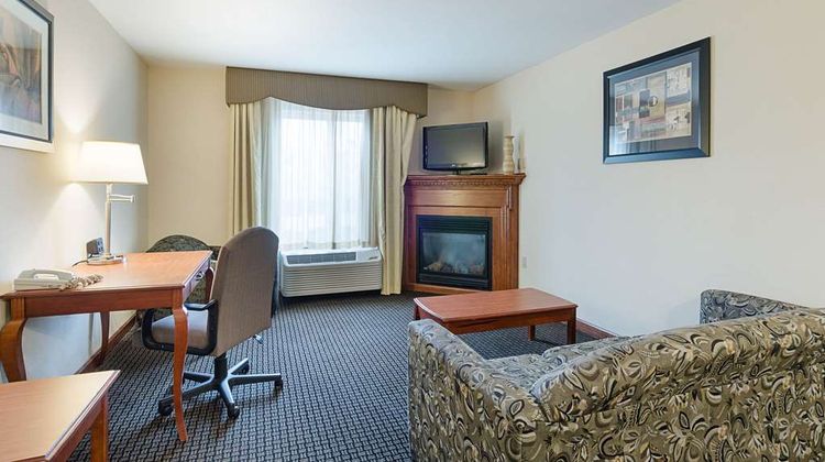 Quality Inn & Suites Suite
