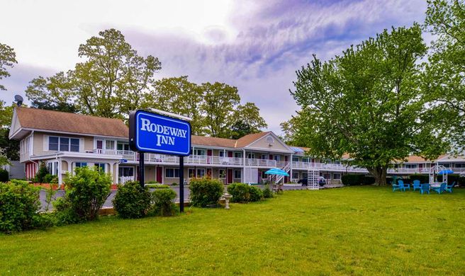 Rodeway Inn Exterior