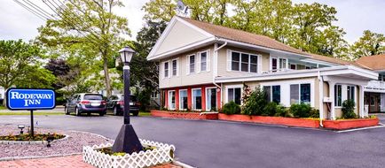 Rodeway Inn Exterior