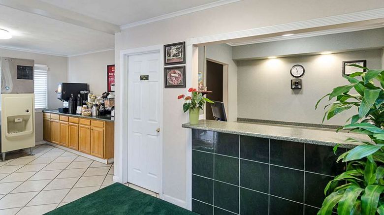 <b>Econo Lodge Lobby</b>. Images powered by <a href="https://iceportal.shijigroup.com/" title="IcePortal" target="_blank">IcePortal</a>.