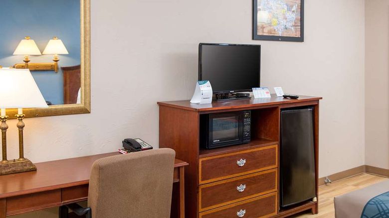 <b>Econo Lodge Room</b>. Images powered by <a href="https://iceportal.shijigroup.com/" title="IcePortal" target="_blank">IcePortal</a>.