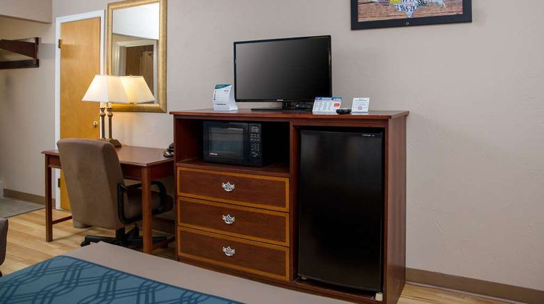 <b>Econo Lodge Room</b>. Images powered by <a href="https://iceportal.shijigroup.com/" title="IcePortal" target="_blank">IcePortal</a>.
