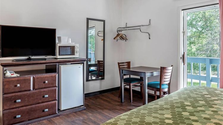 Econo Lodge Lee Room