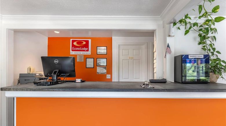 <b>Econo Lodge Lee Lobby</b>. Images powered by <a href="https://iceportal.shijigroup.com/" title="IcePortal" target="_blank">IcePortal</a>.