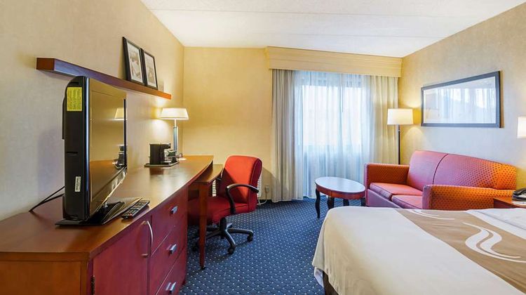 Quality Inn Boston North Room