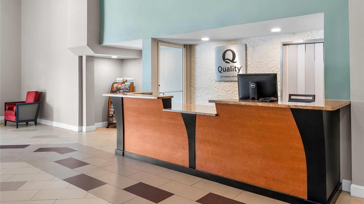 Quality Suites Waldorf Lobby