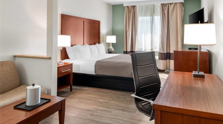 Quality Suites Waldorf Suite