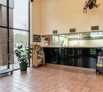 Econo Lodge Andrews AFB Lobby