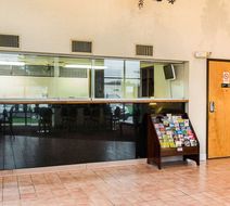 Econo Lodge Andrews AFB Lobby